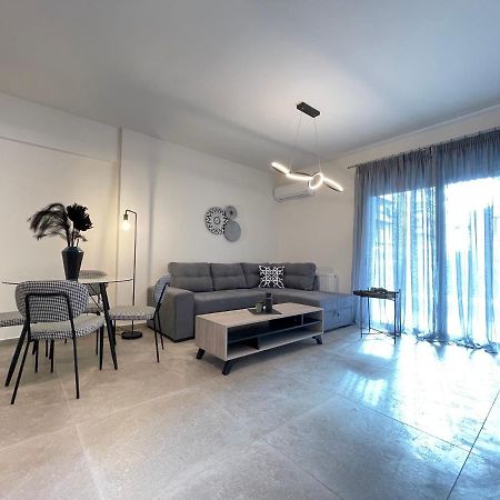 Modern Apartments Near Marina Flisvos Athens Exterior photo
